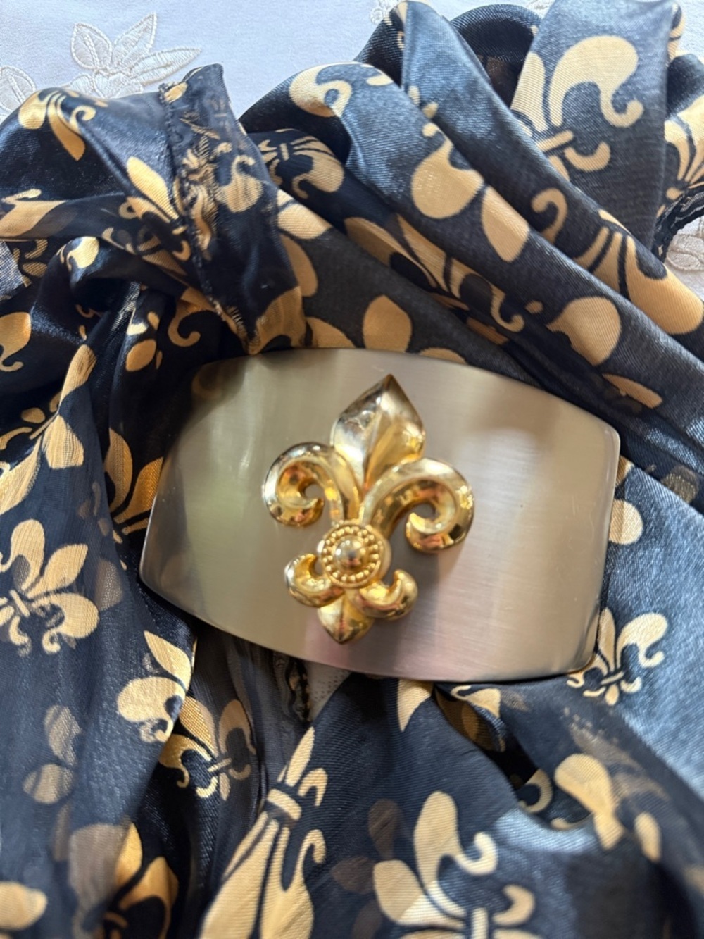 Fleur Di Lis belt buckle perfect condition with matching scarf super cute